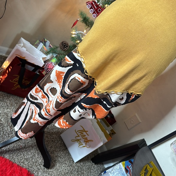 Nice Dress with Printed bottom - Picture 3 of 5